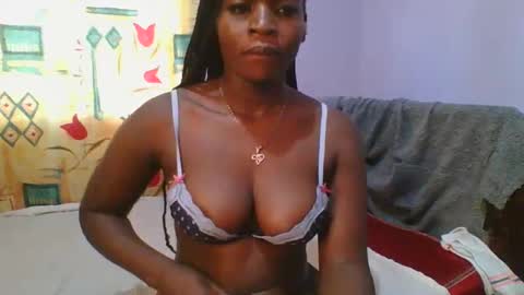 Snapshot of horny_hearts chatting on February 26, 5:42 am phanice online show from February 26, 5:42 am