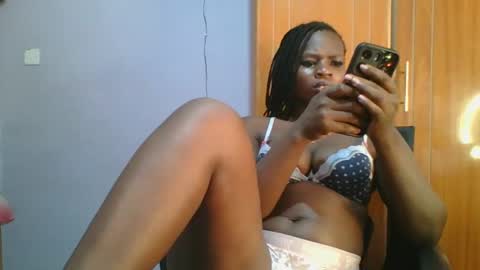 Snapshot of horny_hearts chatting on March 9, 7:23 am phanice online show from March 9, 7:23 am