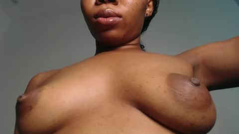 Snapshot of horny_iris chatting on May 1, 7:51 pm Iris online show from May 1, 7:51 pm
