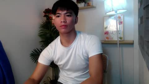 Snapshot of horny_jamesxx chatting on July 22, 12:41 pm cum boy james online show from July 22, 12:41 pm