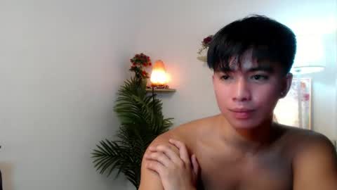 Snapshot of horny_jamesxx chatting on July 28, 8:52 pm cum boy james online show from July 28, 8:52 pm