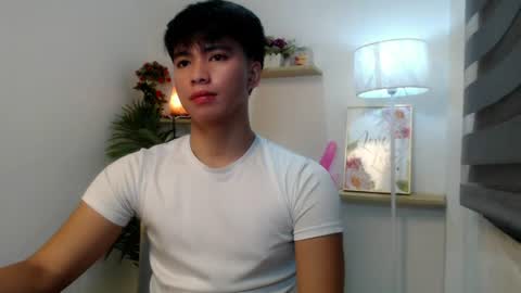 Snapshot of horny_jamesxx chatting on July 29, 4:16 pm cum boy james online show from July 29, 4:16 pm