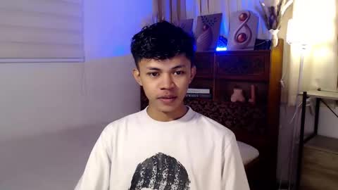 Snapshot of horny_joshxxx chatting on May 26, 4:47 pm horny_joshxxx online show from May 26, 4:47 pm