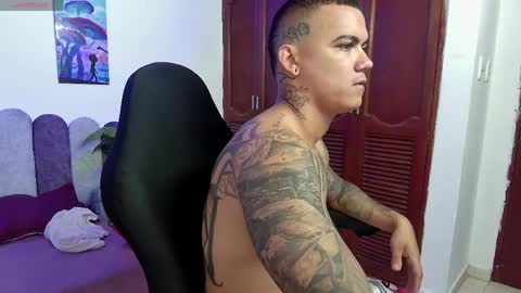 Snapshot of horny_show10 chatting on March 27, 1:44 pm horny_show10 online show from March 27, 1:44 pm