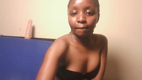 Snapshot of horny_wet_baby chatting on June 5, 10:37 pm Bellah online show from June 5, 10:37 pm