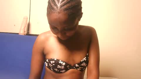 Snapshot of horny_wet_baby chatting on June 13, 3:59 am Bellah online show from June 13, 3:59 am