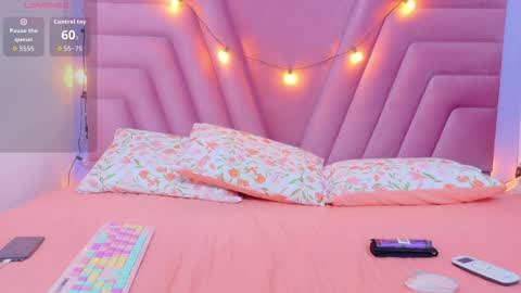 Khloe  online show from November 29, 12:52 pm