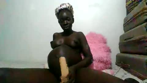 Snapshot of hornybebz chatting on November 2, 5:37 pm Yvy online show from November 2, 5:37 pm