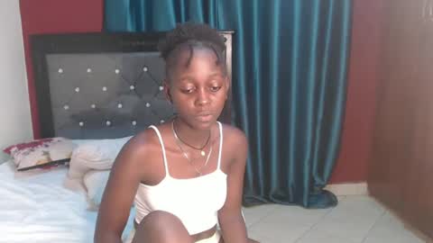 Snapshot of hornybella4 chatting on December 14, 10:28 pm Bella online show from December 14, 10:28 pm