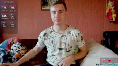 Snapshot of hornyblondieboyy chatting on October 7, 10:23 am Max online show from October 7, 10:23 am