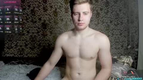 Snapshot of hornyblondieboyy chatting on December 18, 3:51 pm Max online show from December 18, 3:51 pm