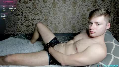 Snapshot of hornyblondieboyy chatting on January 10, 8:10 pm Max online show from January 10, 8:10 pm