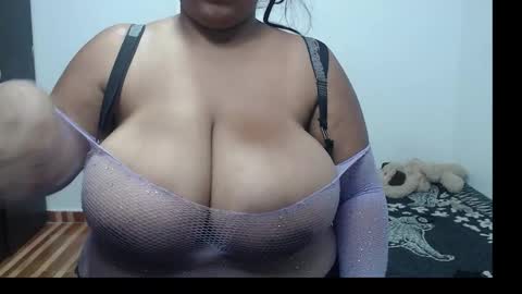 Snapshot of hornyboobs18 chatting on October 3, 2:19 am karen online show from October 3, 2:19 am