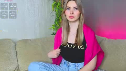 Snapshot of hornycharisma chatting on March 9, 1:37 pm Jolly online show from March 9, 1:37 pm