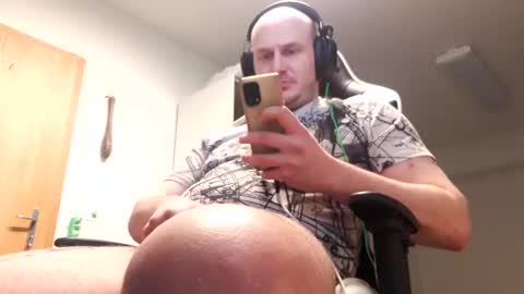 hornycock_1993 online show from December 13, 1:01 pm