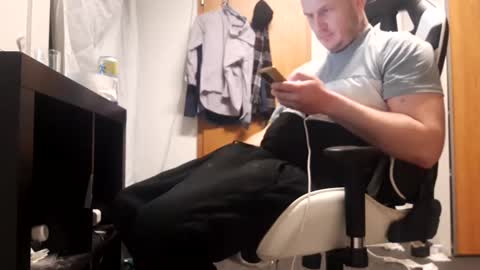 hornycock_1993 online show from January 19, 12:49 am