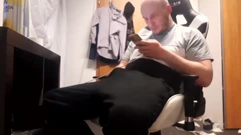 hornycock_1993 online show from January 19, 6:53 am
