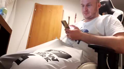 hornycock_1993 online show from February 5, 5:52 am