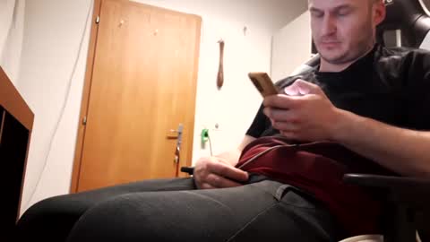 hornycock_1993 online show from February 5, 5:53 pm