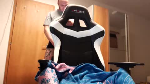 hornycock_1993 online show from February 10, 1:46 am