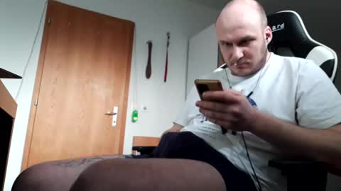 hornycock_1993 online show from February 13, 7:13 am