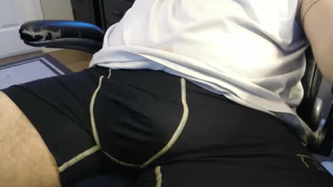 Snapshot of hornydawg50 chatting on December 26, 6:33 pm hornydawg50 online show from December 26, 6:33 pm