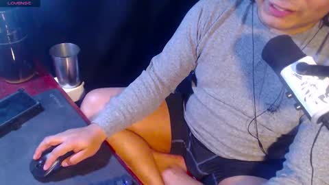 Snapshot of hornydude939393 chatting on November 18, 9:25 am hornydude939393 online show from November 18, 9:25 am