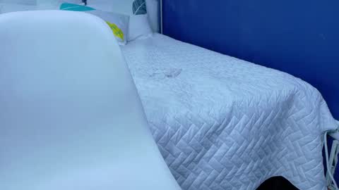 Snapshot of hornylittledaughter chatting on February 14, 7:33 pm Ambar online show from February 14, 7:33 pm