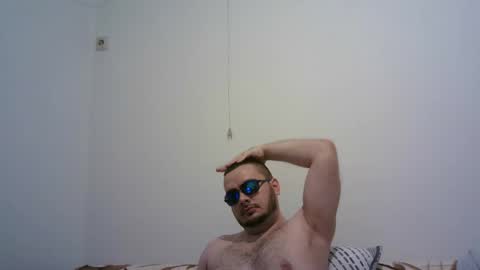 hornymonkey991 online show from June 8, 1:28 am