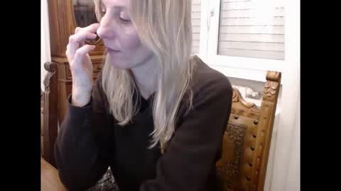 Snapshot of hornyssima chatting on November 5, 6:08 pm Hornyssima online show from November 5, 6:08 pm