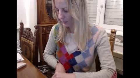 Snapshot of hornyssima chatting on November 14, 4:28 pm Hornyssima online show from November 14, 4:28 pm