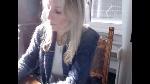 Snapshot of hornyssima chatting on November 15, 9:28 am Hornyssima online show from November 15, 9:28 am