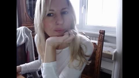 Snapshot of hornyssima chatting on November 16, 9:15 am Hornyssima online show from November 16, 9:15 am