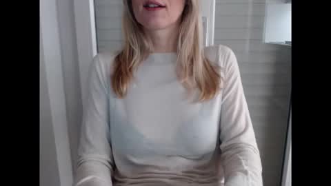 Snapshot of hornyssima chatting on December 4, 4:05 pm Hornyssima online show from December 4, 4:05 pm