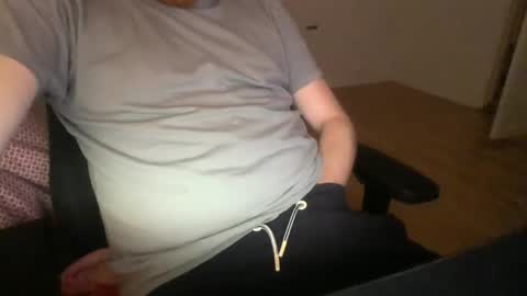 Snapshot of hornystudent1231 chatting on December 18, 8:59 pm hornystudent1231 online show from December 18, 8:59 pm