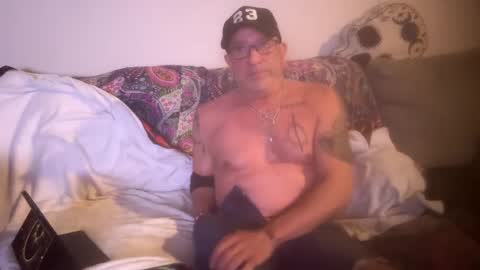hoss43040 online show from September 18, 1:51 am