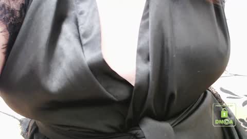 Snapshot of hot_and_pretty chatting on January 5, 9:37 am Lila online show from January 5, 9:37 am