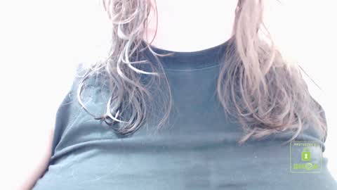 Snapshot of hot_and_pretty chatting on January 19, 9:01 am Lila online show from January 19, 9:01 am