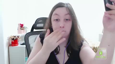 Snapshot of hot_and_pretty chatting on February 13, 12:00 pm Lila online show from February 13, 12:00 pm