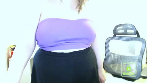 Snapshot of hot_and_pretty chatting on March 1, 12:45 pm Lila online show from March 1, 12:45 pm