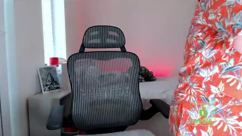 Snapshot of hot_and_pretty chatting on April 15, 3:08 pm Lila online show from April 15, 3:08 pm