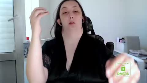 Snapshot of hot_and_pretty chatting on June 10, 3:33 pm Lila online show from June 10, 3:33 pm