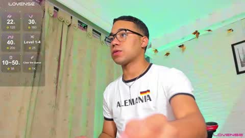 Snapshot of hot_dreams_x chatting on January 11, 1:01 pm hot_dreams_x online show from January 11, 1:01 pm