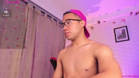 Snapshot of hot_dreams_x chatting on February 1, 1:51 pm hot_dreams_x online show from February 1, 1:51 pm