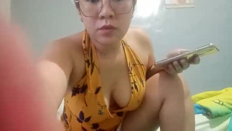 Snapshot of hot_emma1112 chatting on May 23, 3:23 am hot_emma1112 online show from May 23, 3:23 am