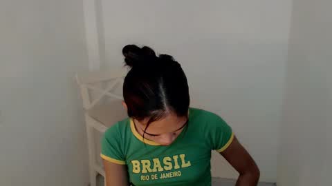 Snapshot of hot_falling_devilxx chatting on December 3, 9:12 pm    online show from December 3, 9:12 pm