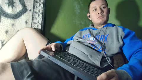 Snapshot of hot_guy36 chatting on December 16, 3:55 am hot_guy36 online show from December 16, 3:55 am