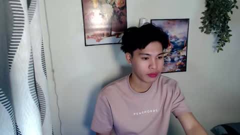Snapshot of hot_kisser19 chatting on April 3, 2:04 pm mark online show from April 3, 2:04 pm