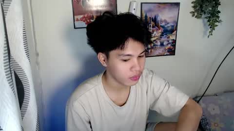 Snapshot of hot_kisser19 chatting on April 10, 4:55 pm mark online show from April 10, 4:55 pm