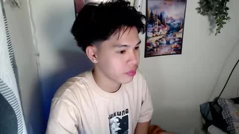 Snapshot of hot_kisser19 chatting on April 17, 3:42 am mark online show from April 17, 3:42 am